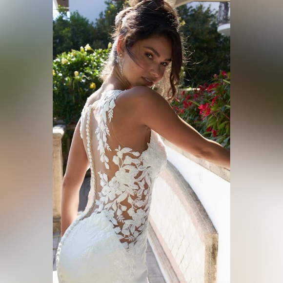 Essence of Australia wedding gown - Picture 3 of 4